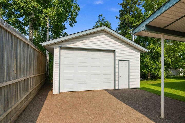 Property Photo:  25 Crescent Heights  AB T9H 1L6 