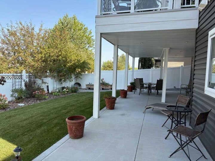 Property Photo: 5 Leonard Close AB T4S 0E7
