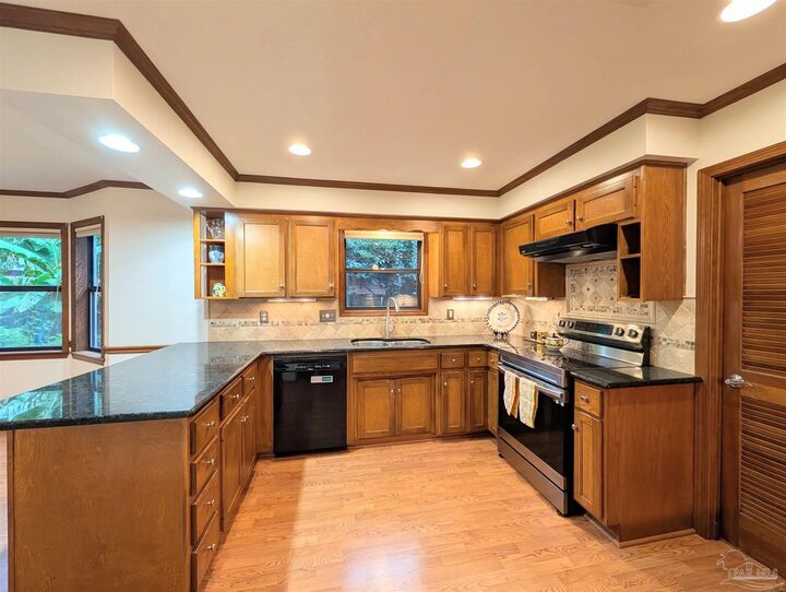 Property Photo:  6563 Chula Vista  FL 32504 