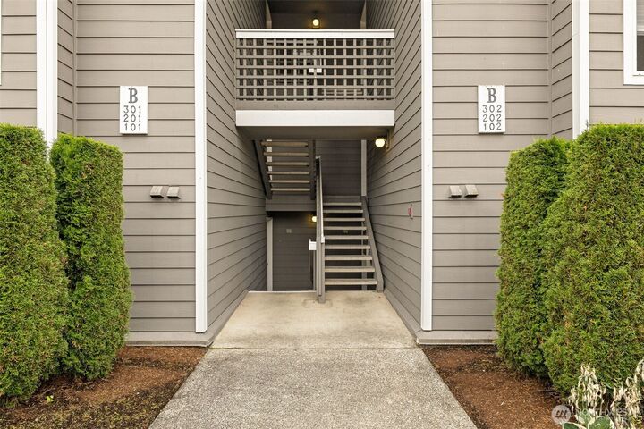 Property Photo: 12515 109th Court NE B202 WA 98034
