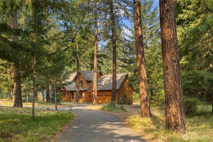 Property Photo: 1611 Larkspur Loop WA 98922