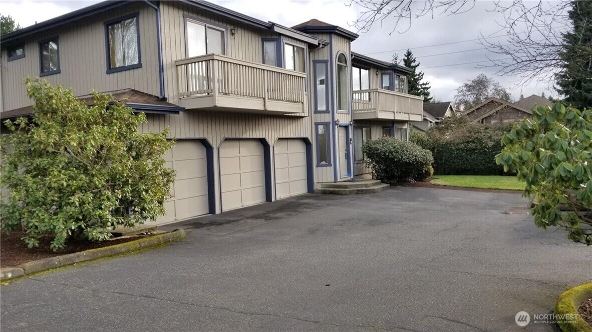Property Photo: 11413 NE 88th 3 WA 98033