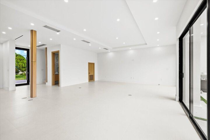 Property Photo:  201 NW 14th Way  FL 33004 