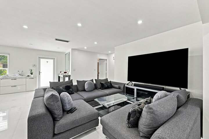 Property Photo: 16820 SW 108th Avenue FL 33157