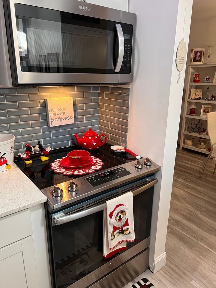 Property Photo:  2131 NE 1st Court 203  FL 33435 