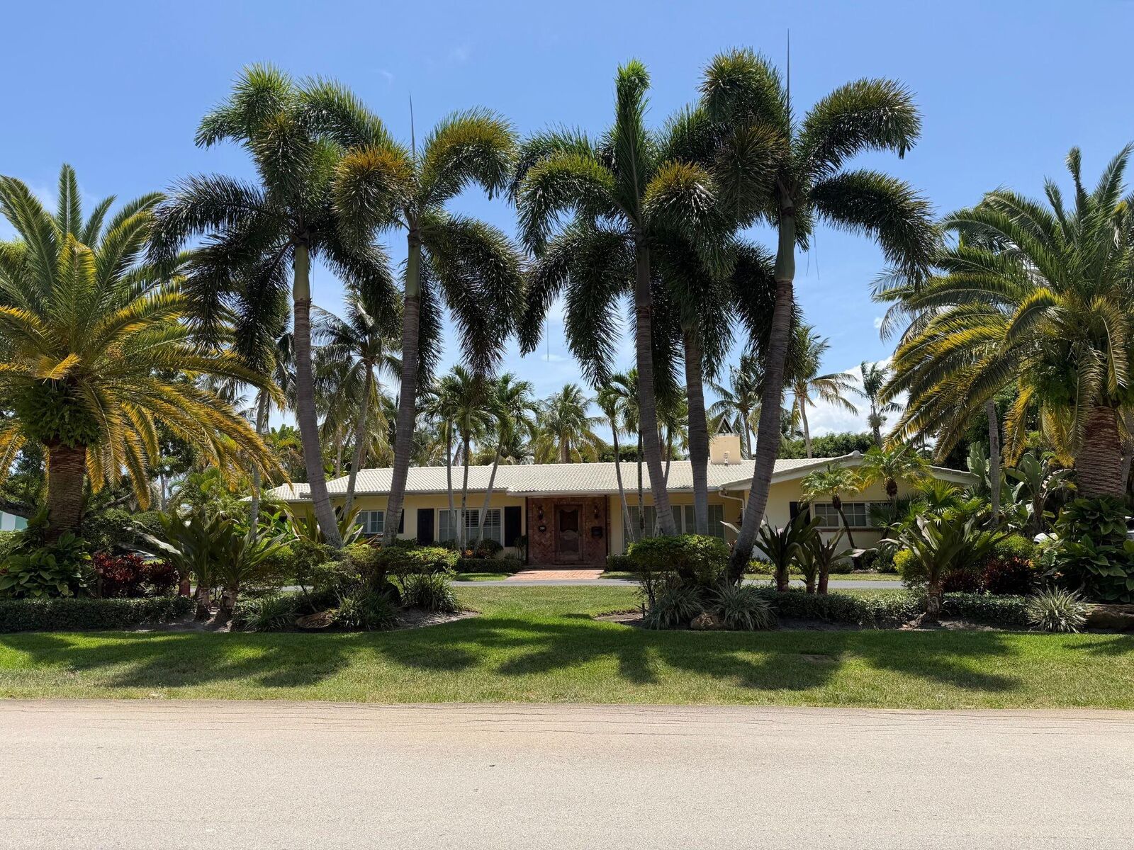 Property Photo: 300 NW Grove Street FL 33444
