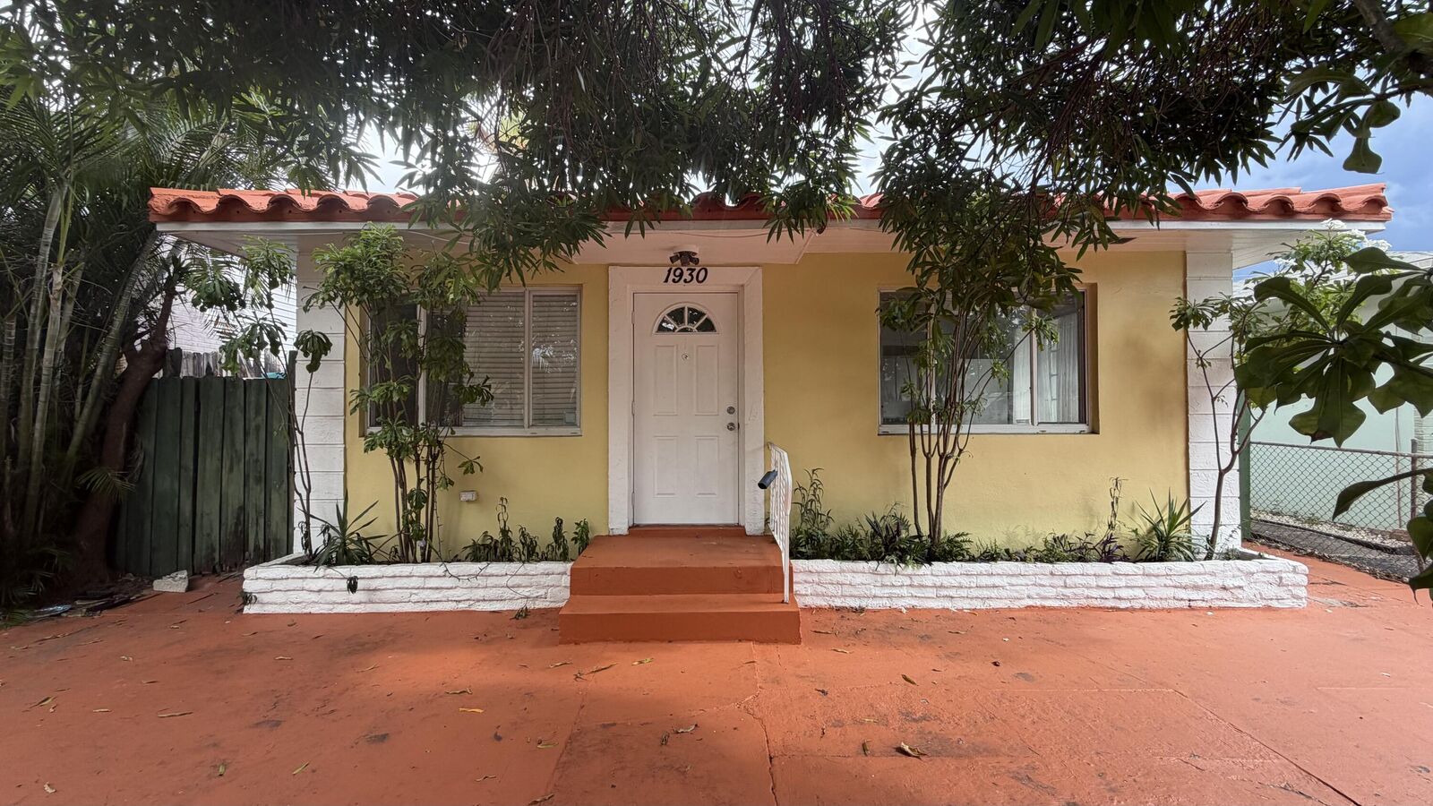 Property Photo: 1930 Pierce Street 1-4 FL 33020