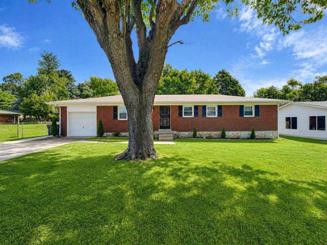 Property Photo:  1300 S Lee Drive  KY 42101 