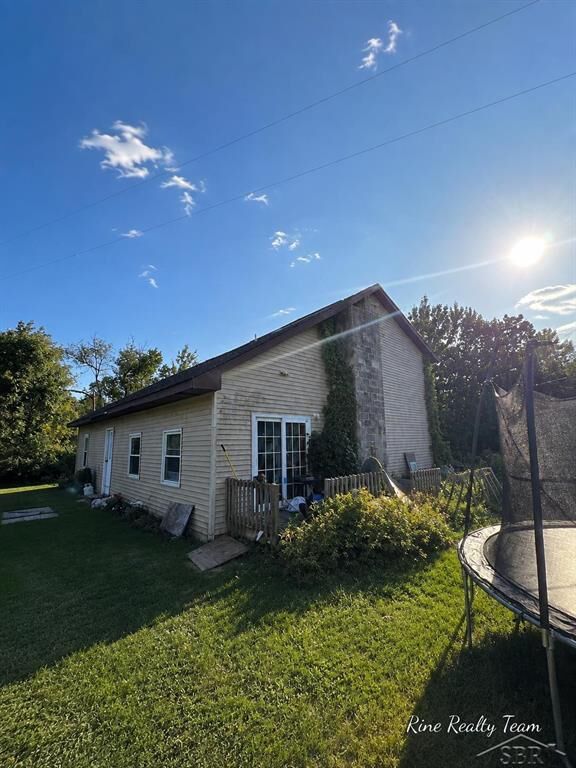 Property Photo:  2561 E Manor Road  MI 48703 