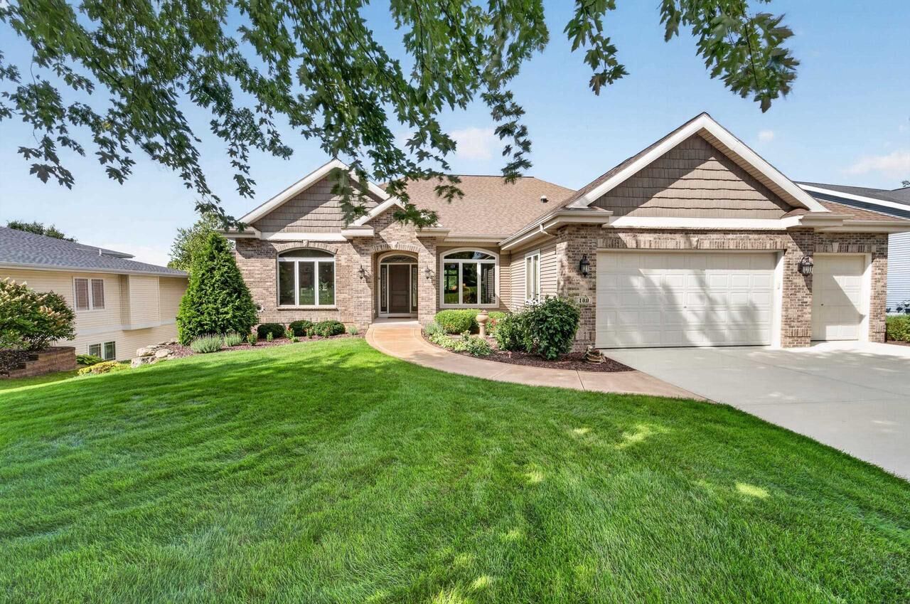 Property Photo:  100 Autumnwood Circle  WI 53572 