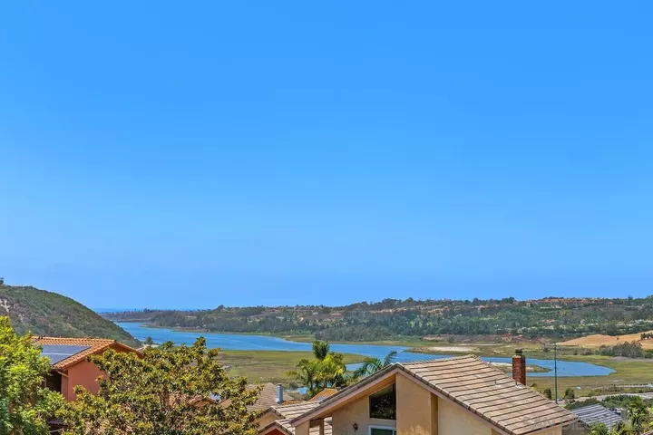 Property Photo: 2120 Pintoresco CA 92009