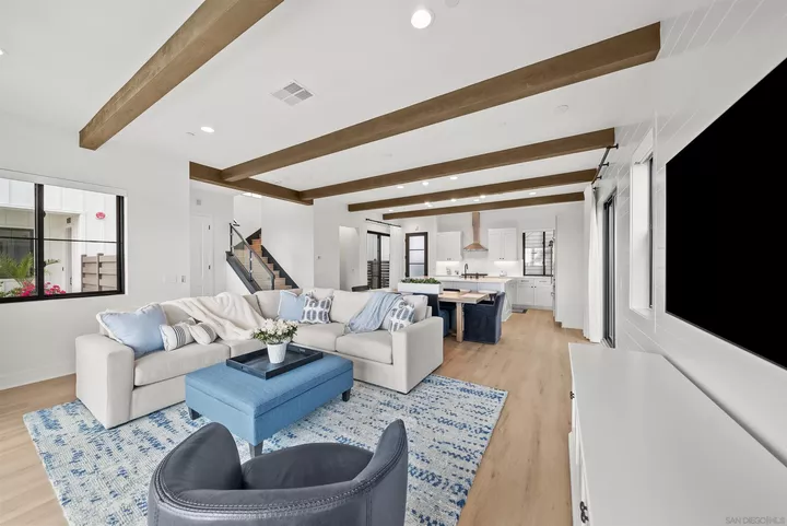Property Photo: 1260 Molara Ln CA 92024
