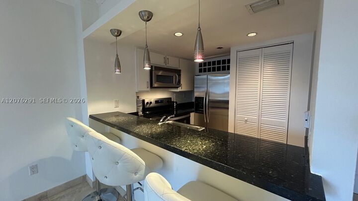Property Photo:  540 Brickell Key Dr 512  FL 33131 
