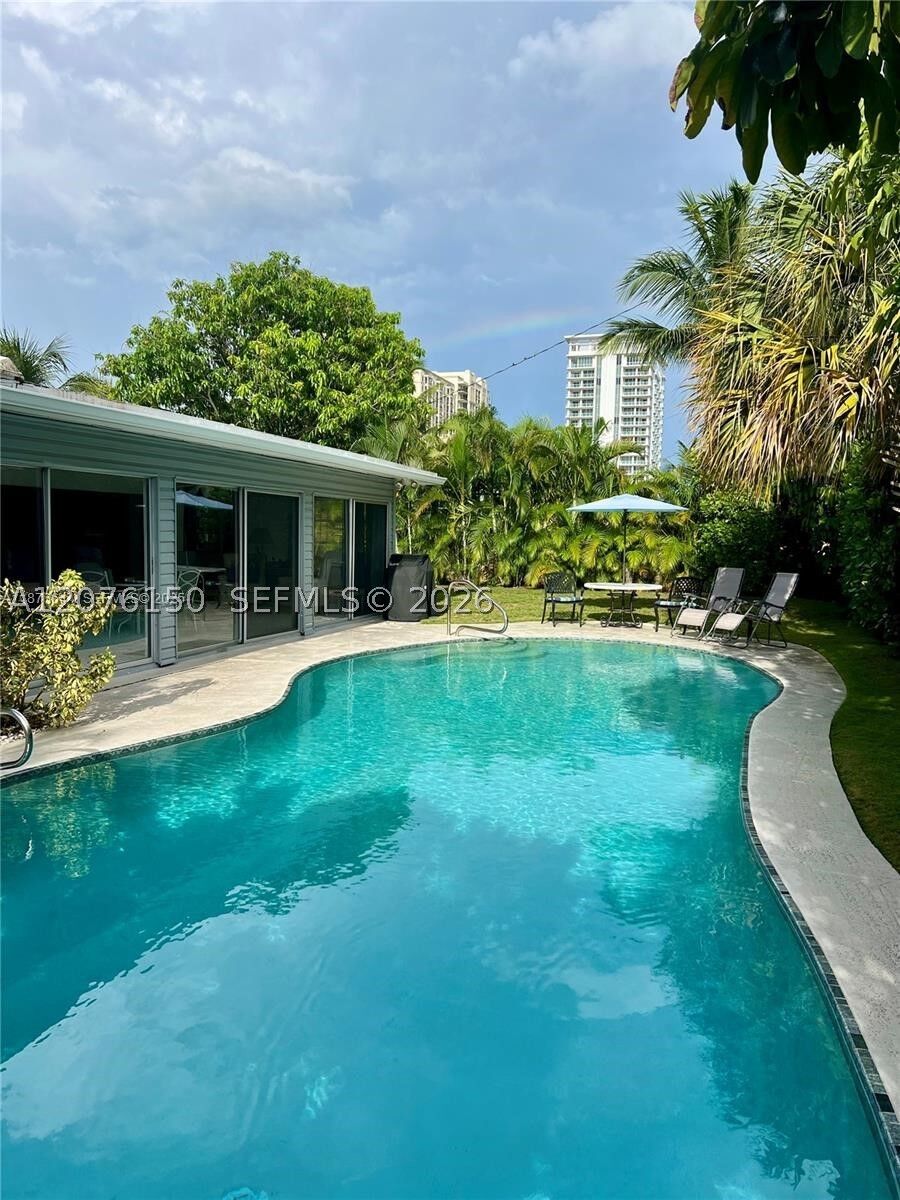 Property Photo: 1241 Manor Dr FL 33404