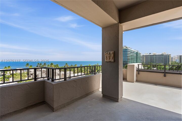 Property Photo:  