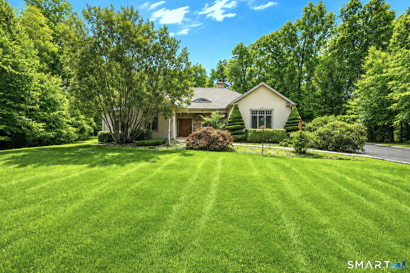Property Photo:  