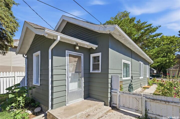 325 M Avenue N — photo 1