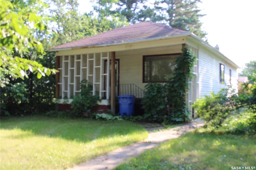 Property Photo:  214 West Avenue  SK S0A 1S0 