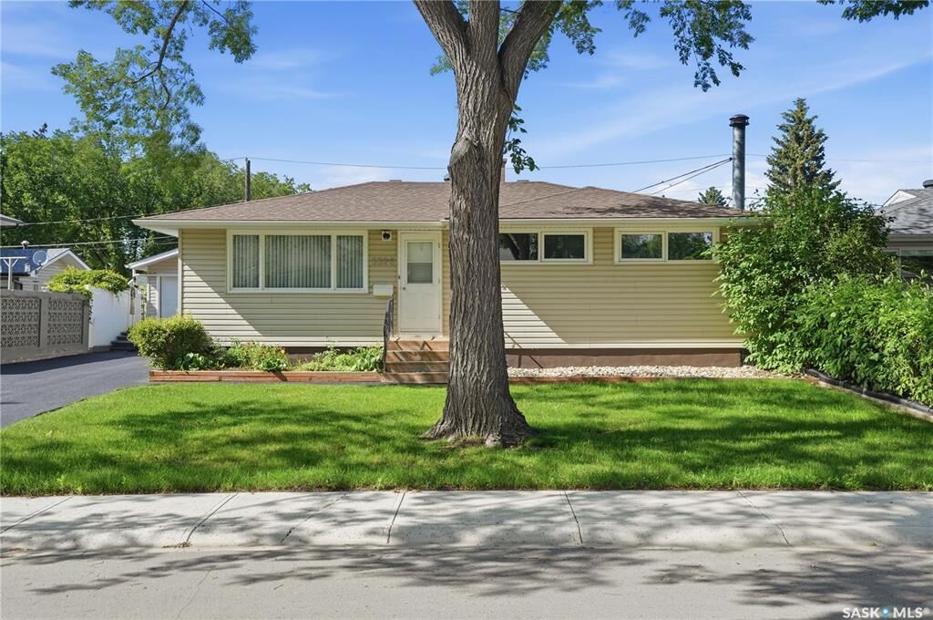 Property Photo:  3326 4th Avenue N  SK S4R 0V6 