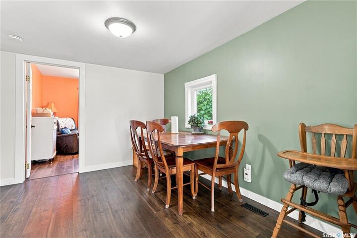 Property Photo:  1133 I Avenue N  SK S7L 2H8 