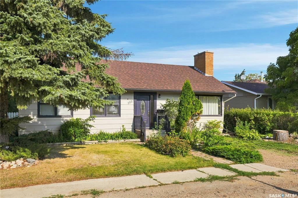 Property Photo:  303 Oronsay Street  SK S0K 0Z0 