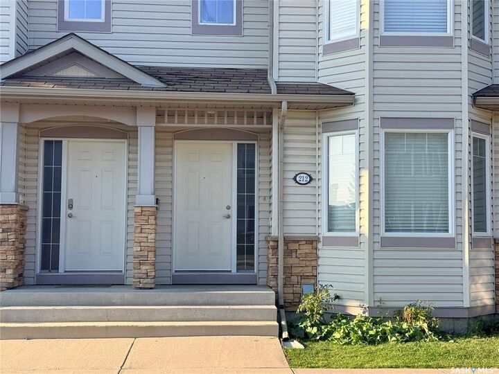 415 Lynd Crescent 212 — photo 1