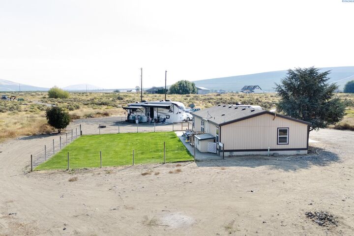 Property Photo: 24617 E SR 224 NE WA 99320