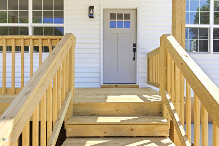 Property Photo:  924 E Davis Street  NC 27215 
