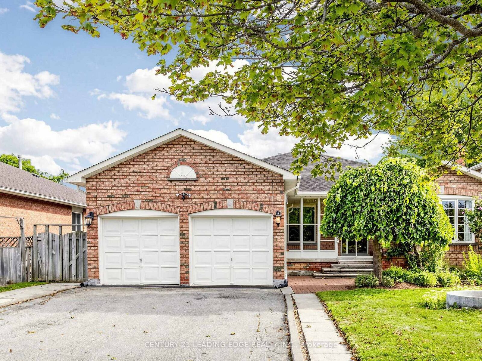 Property Photo: 9 Coates Crescent ON L4E 2M3