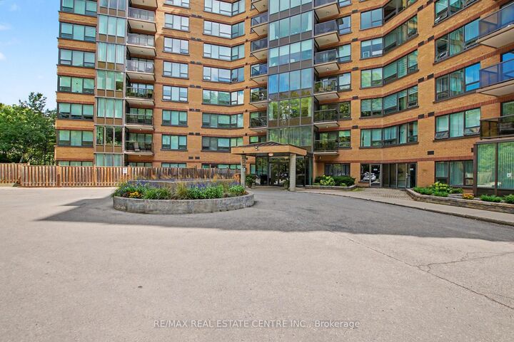 Property Photo:  237 King Street W 608  ON N3H 5L2 