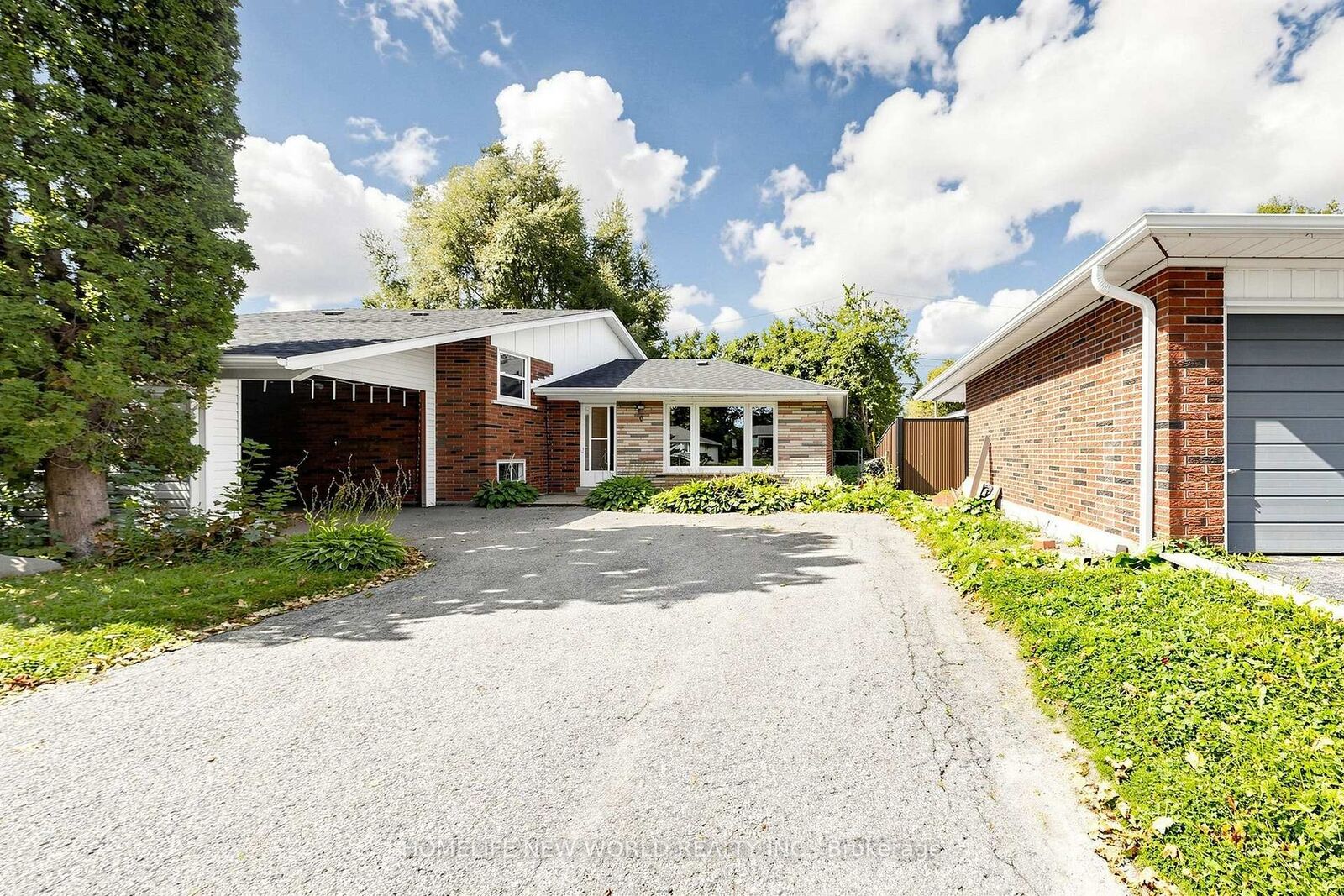 Property Photo: 6 Valleycrest Avenue ON L3P 1H7