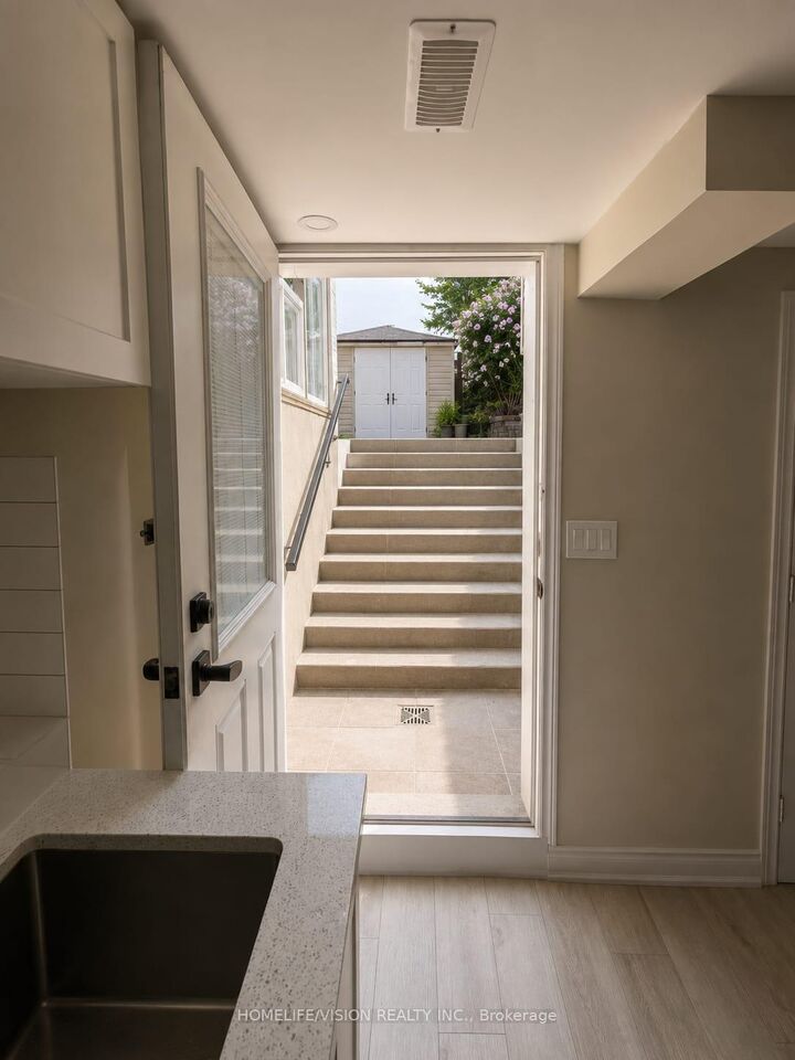 Property Photo:  824 Crowells Street Lower  ON L1K 1X3 