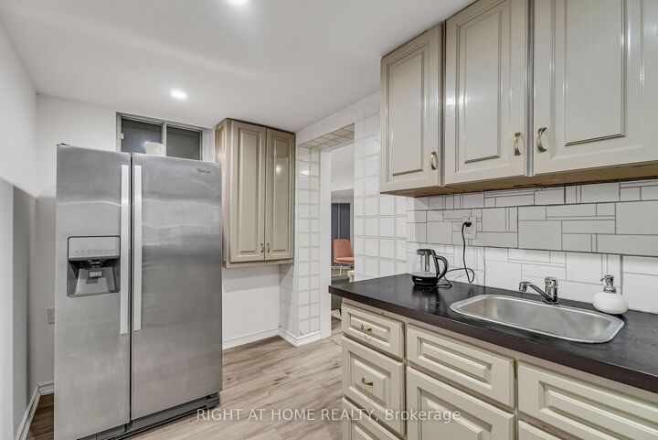 Property Photo:  373 Firglen Ridge Lower Level  ON L4L 1N6 