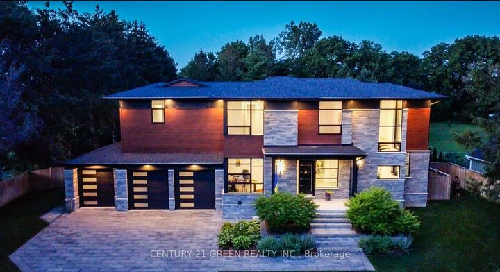 Property Photo: 21222 Vanneck Road ON N6H 5L2