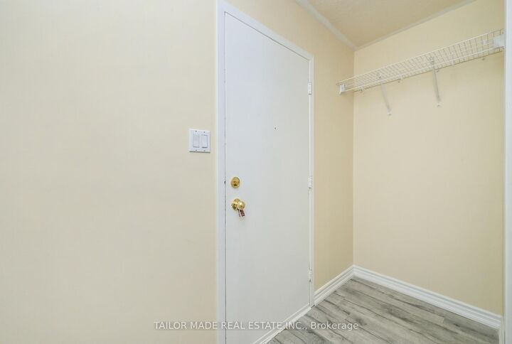 Property Photo: 79 Guildford Crescent 79 ON L6S 3K2