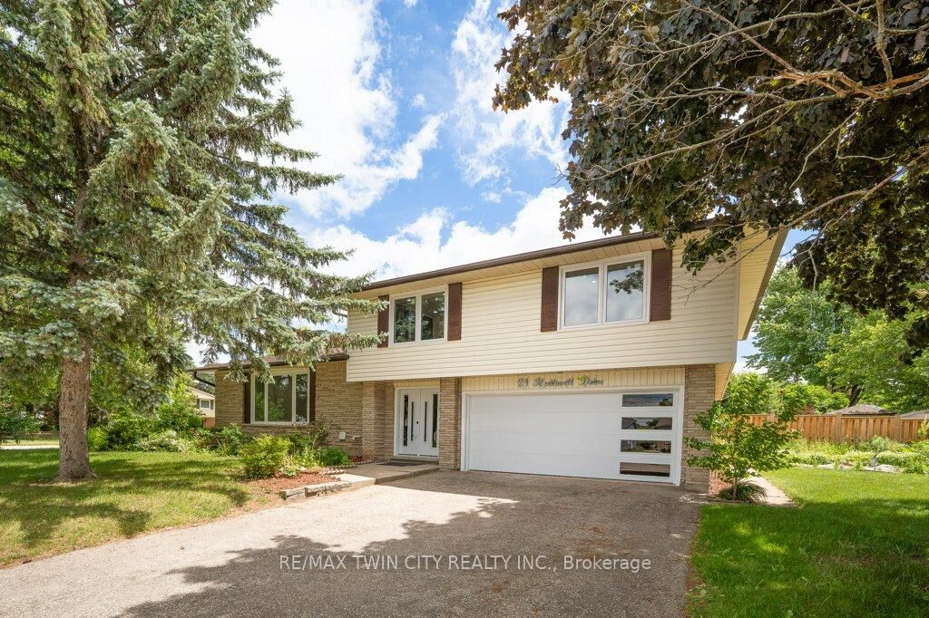 Property Photo: 21 Halliwell Drive ON N2B 2M5
