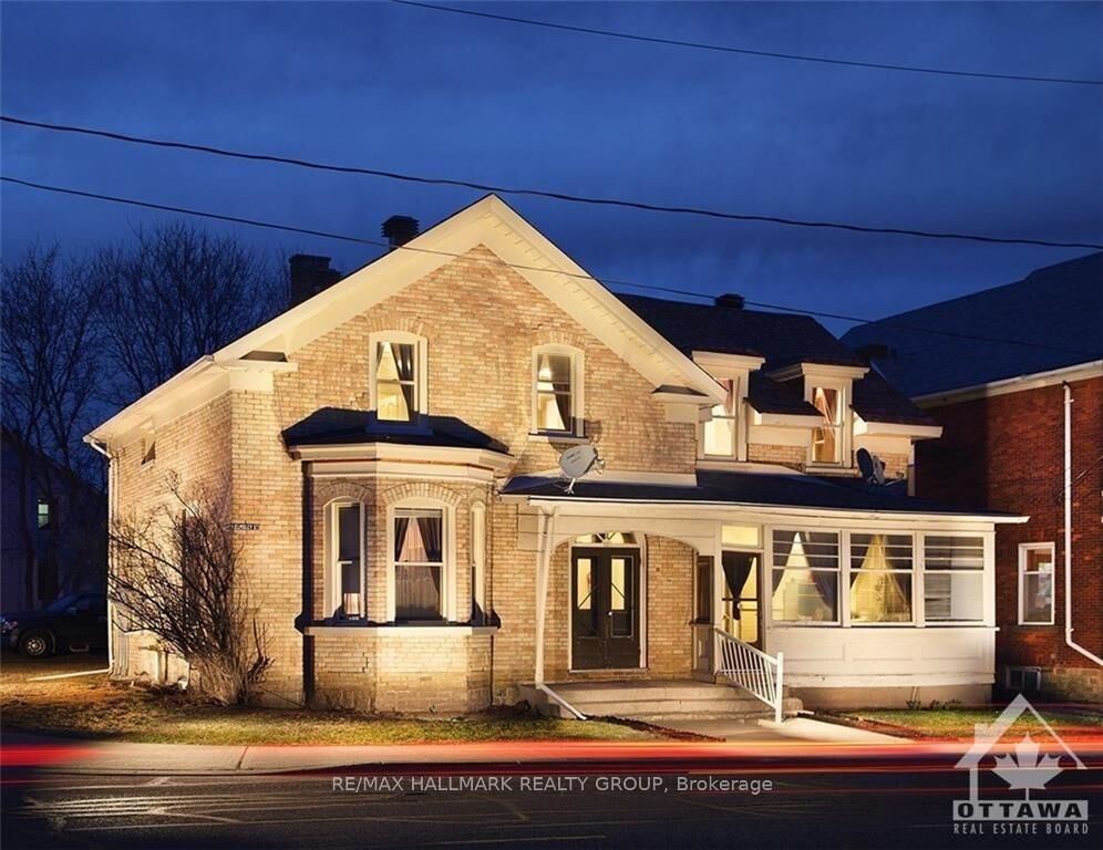 Property Photo:  15 Elmsley Street N 3  ON K7A 2G4 