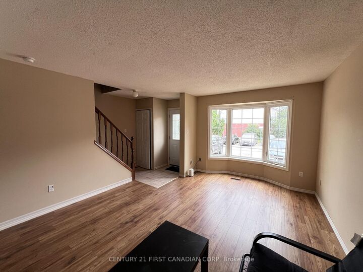 Property Photo:  70 Chapman Court 14  ON N6G 4Z4 
