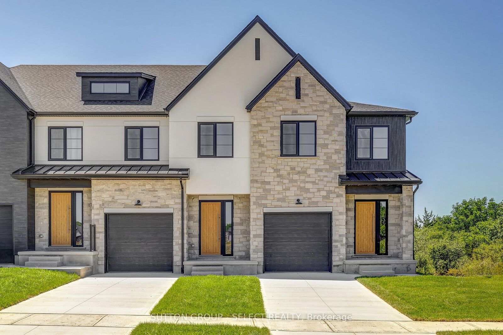 Property Photo:  31 Optimist Drive  ON N5P 3T2 