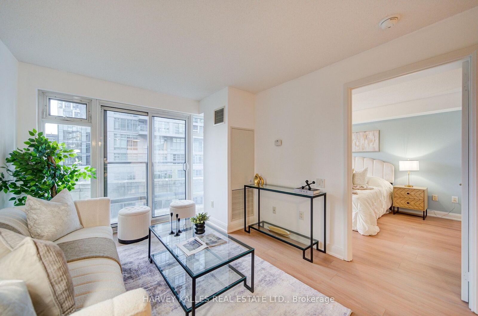 Photo de la propriété:  2191 Yonge Street 504  ON M4S 3H8 