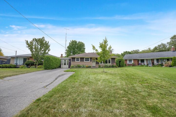 Property Photo:  397 Brentwood Avenue Main  ON L1G 2S7 
