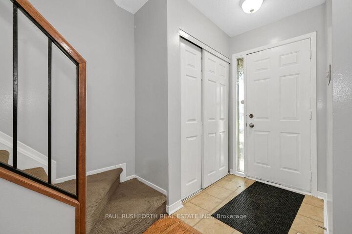 Property Photo:  2523 Hunters Point Crescent  ON K1T 2A3 