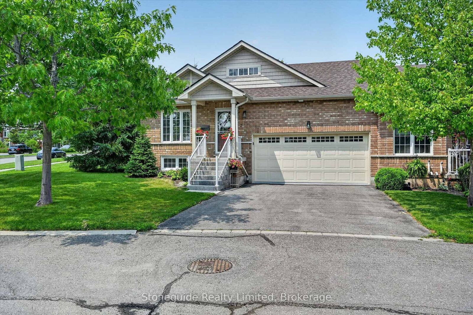 Property Photo:  909 Wentworth Street 2  ON K9J 8R7 