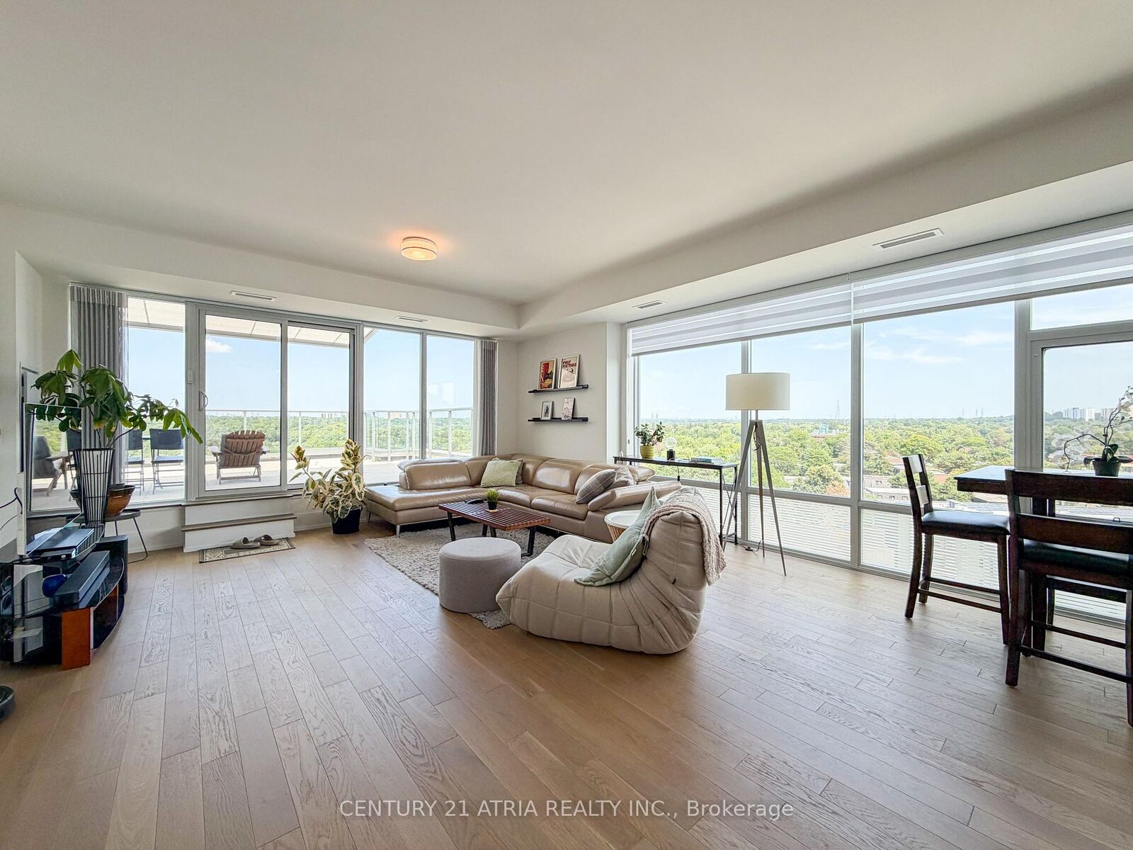 Photo de la propriété: 25 Adra Grado Way 1219 ON M2J 0H6