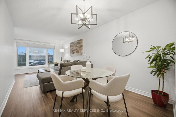 Property Photo: 2414 Whaley Drive ON L5B 2B5