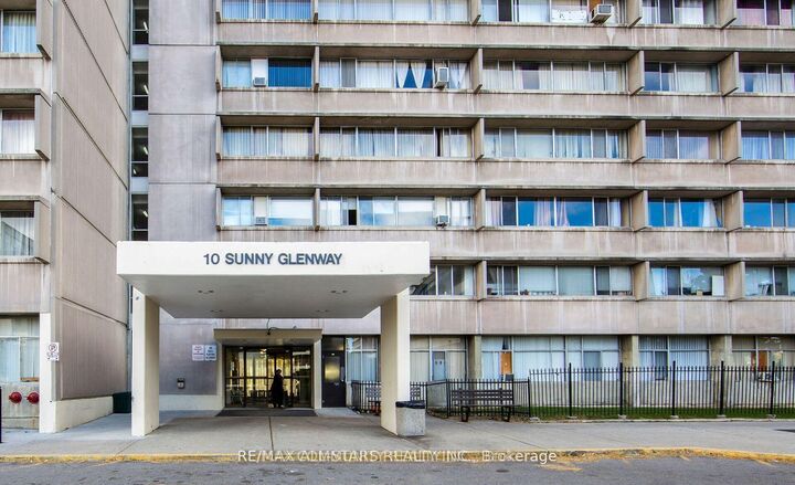 Property Photo:  10 Sunny Glenway 1906  ON M3C 2Z3 