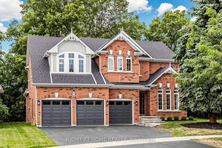 1019 Northern Prospect Crescent — photo 1