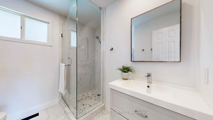 Property Photo:  1055 Easthill Court  ON L3Y 5V4 