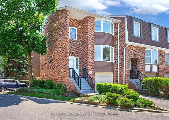 Property Photo:  27 Hyde Park Court 13  ON L3T 4X8 