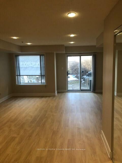 Photo de la propriété:  988 Sheppard Avenue W 1  ON M3H 2T6 